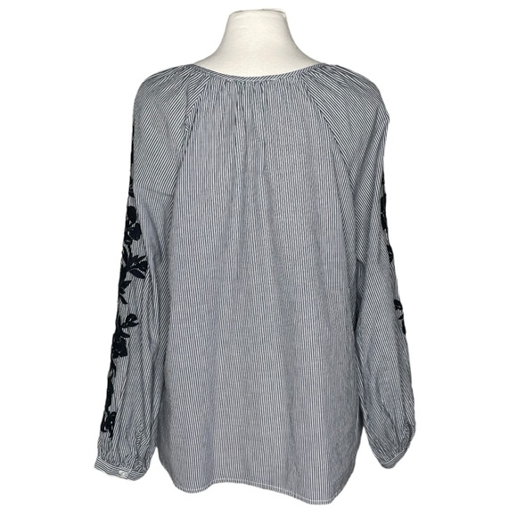 Dip XL gray striped embroidered balloon sleeve top - Picture 3 of 9